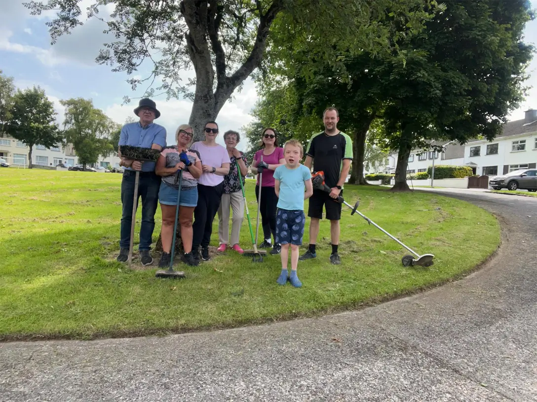 June cleanup in Silverlawn around main green