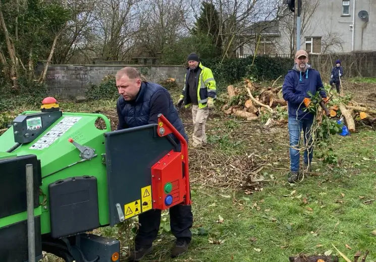 Silverlawn cleanup with woodchipper